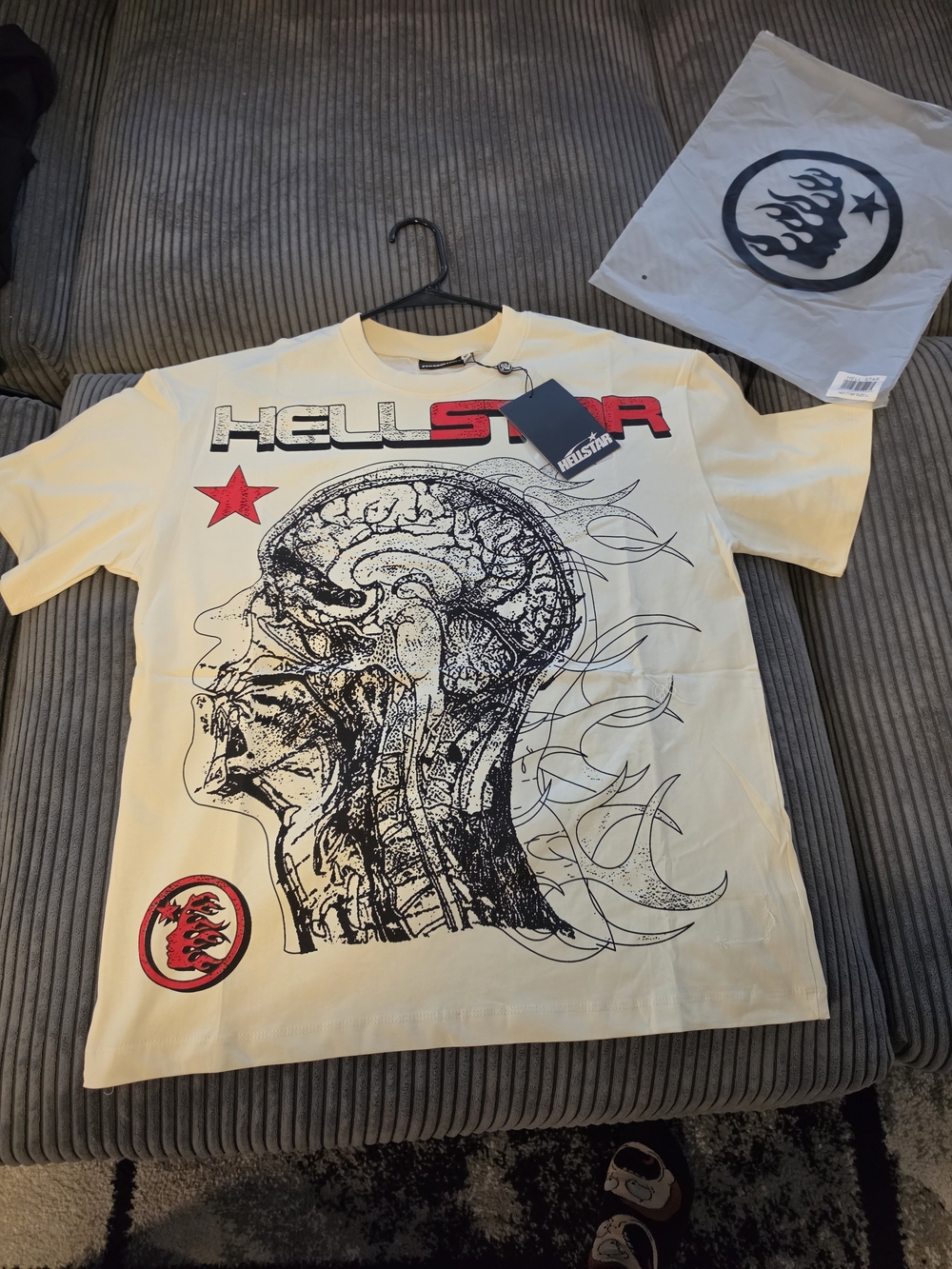 Hellstar Men’s Short-Sleeve Graphic Tee in Cream with Red Accents